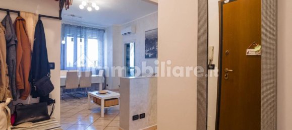 3 bedrooms Apartment in Turin, Italy No. 264099 2