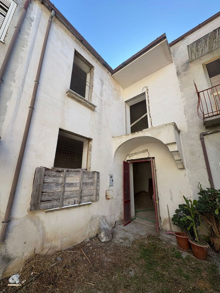 3-Zimmer Doppelhaus in Calvi Risorta, Italy, Nr. 298660