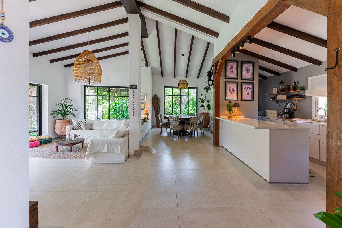 Villa de 4 dormitorios en Estepona, Spain No. 33910