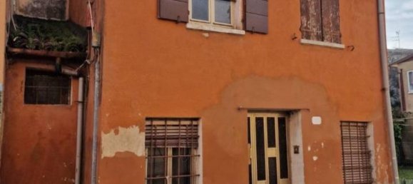 3 rooms House in Mantua, Italy No. 242545 2