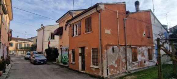 3 rooms House in Mantua, Italy No. 242545 8