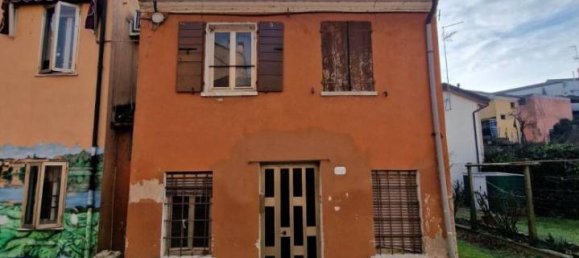 3 rooms House in Mantua, Italy No. 242545 9