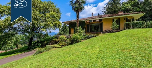 4 bedrooms Villa in Daverio, Italy No. 326944 11