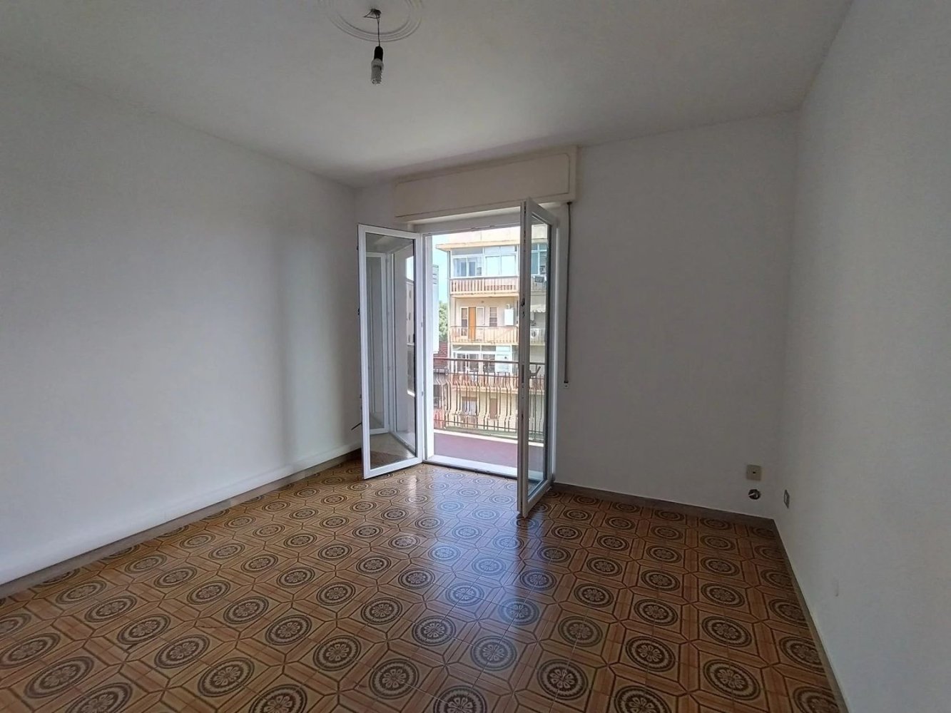 4 rooms Apartment in Ventimiglia, Italy No. 267562