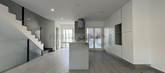 4 bedrooms House in Corroios, Portugal No. 102831 3