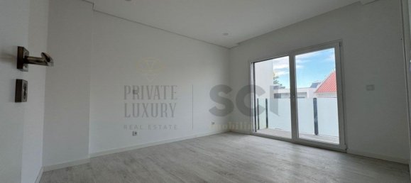 4 bedrooms House in Corroios, Portugal No. 102831 19