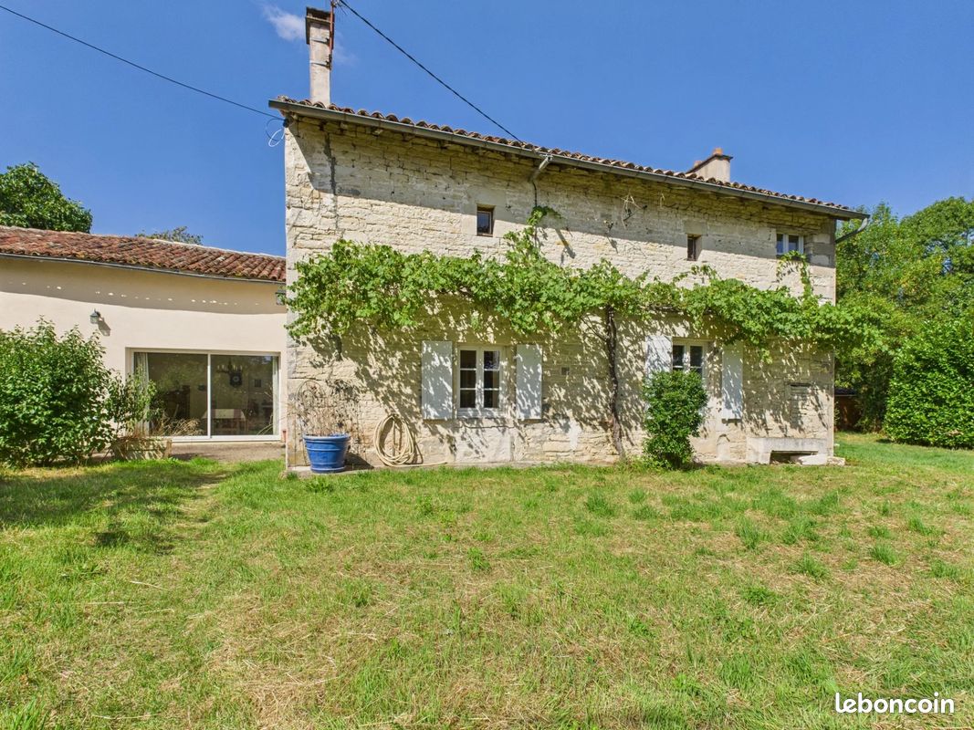 3 bedrooms House in Chef-Boutonne, France No. 340101