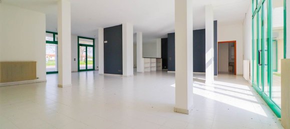 Коммерческая недвижимость 151м² в Конкордия Саджиттария, Италия № 175290 8