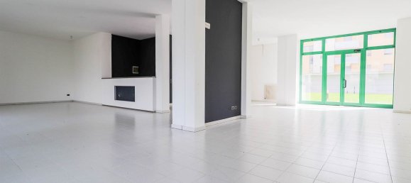 Коммерческая недвижимость 151м² в Конкордия Саджиттария, Италия № 175290 2