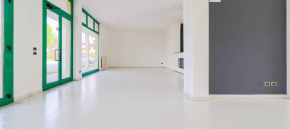 Коммерческая недвижимость 151м² в Конкордия Саджиттария, Италия № 175290 7