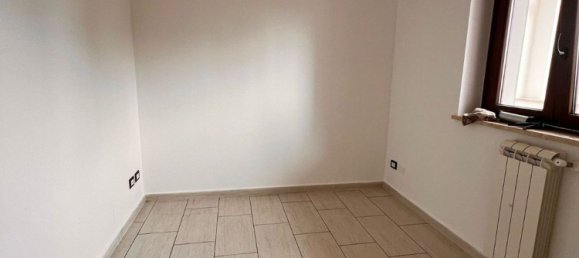Apartamento de 3 dormitorios en Latina, Italy No. 348200 17