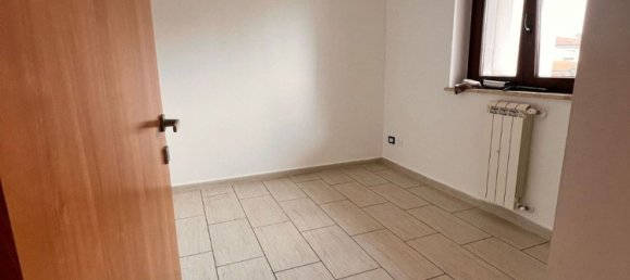 Apartamento de 3 dormitorios en Latina, Italy No. 348200 18
