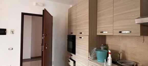 Apartamento de 3 dormitorios en Latina, Italy No. 348200 11