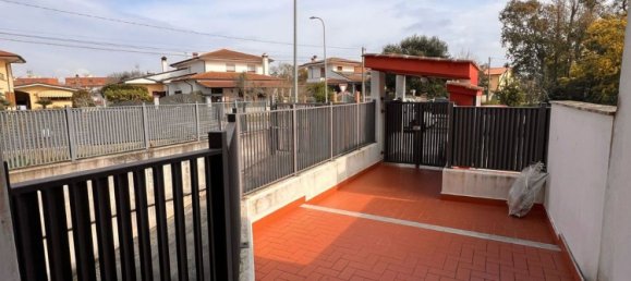 Apartamento de 3 dormitorios en Latina, Italy No. 348200 6
