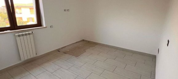 Apartamento de 3 dormitorios en Latina, Italy No. 348200 14