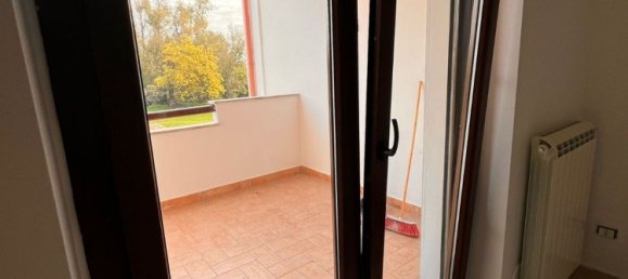 Apartamento de 3 dormitorios en Latina, Italy No. 348200 20