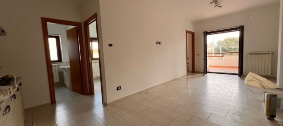 Apartamento de 3 dormitorios en Latina, Italy No. 348200 10