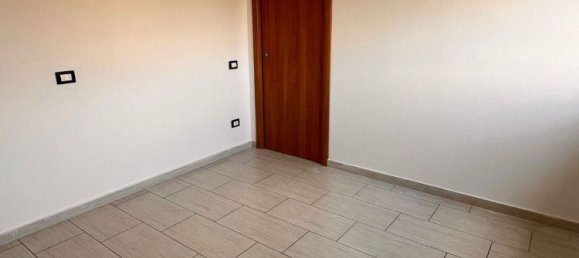 Apartamento de 3 dormitorios en Latina, Italy No. 348200 15