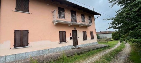 5 bedrooms House in Castelnuovo Don Bosco, Italy No. 349389 2