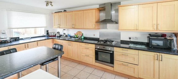 3 bedrooms House in Kilmarnock, United Kingdom No. 1833 10