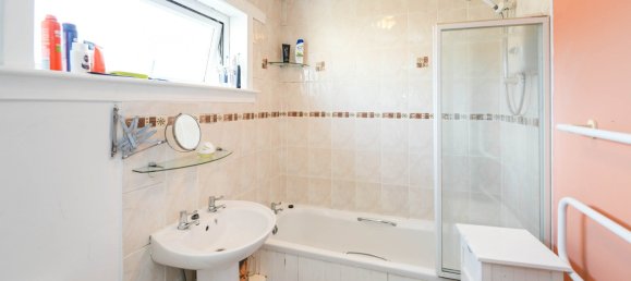 3 bedrooms House in Kilmarnock, United Kingdom No. 1833 14