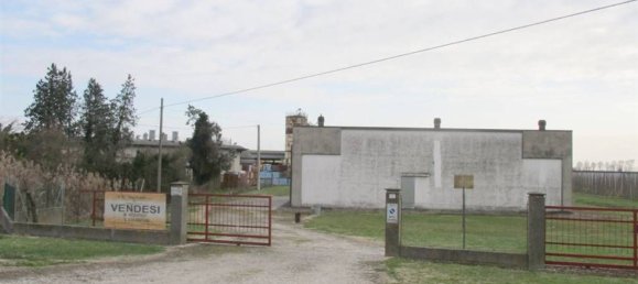 300m² Warehouse in Ostellato, Italy No. 65421 4