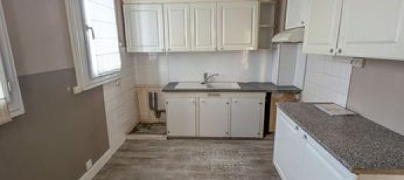 Casa de 2 dormitorios en La Chapelle-Saint-Aubin, France No. 308330 9