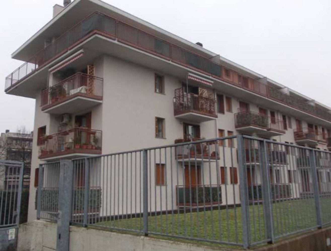 3 غرف نوم شقة في Limbiate, Italy رقم 373795