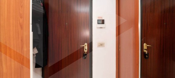 Studio in Milan, Italy No. 241328 4