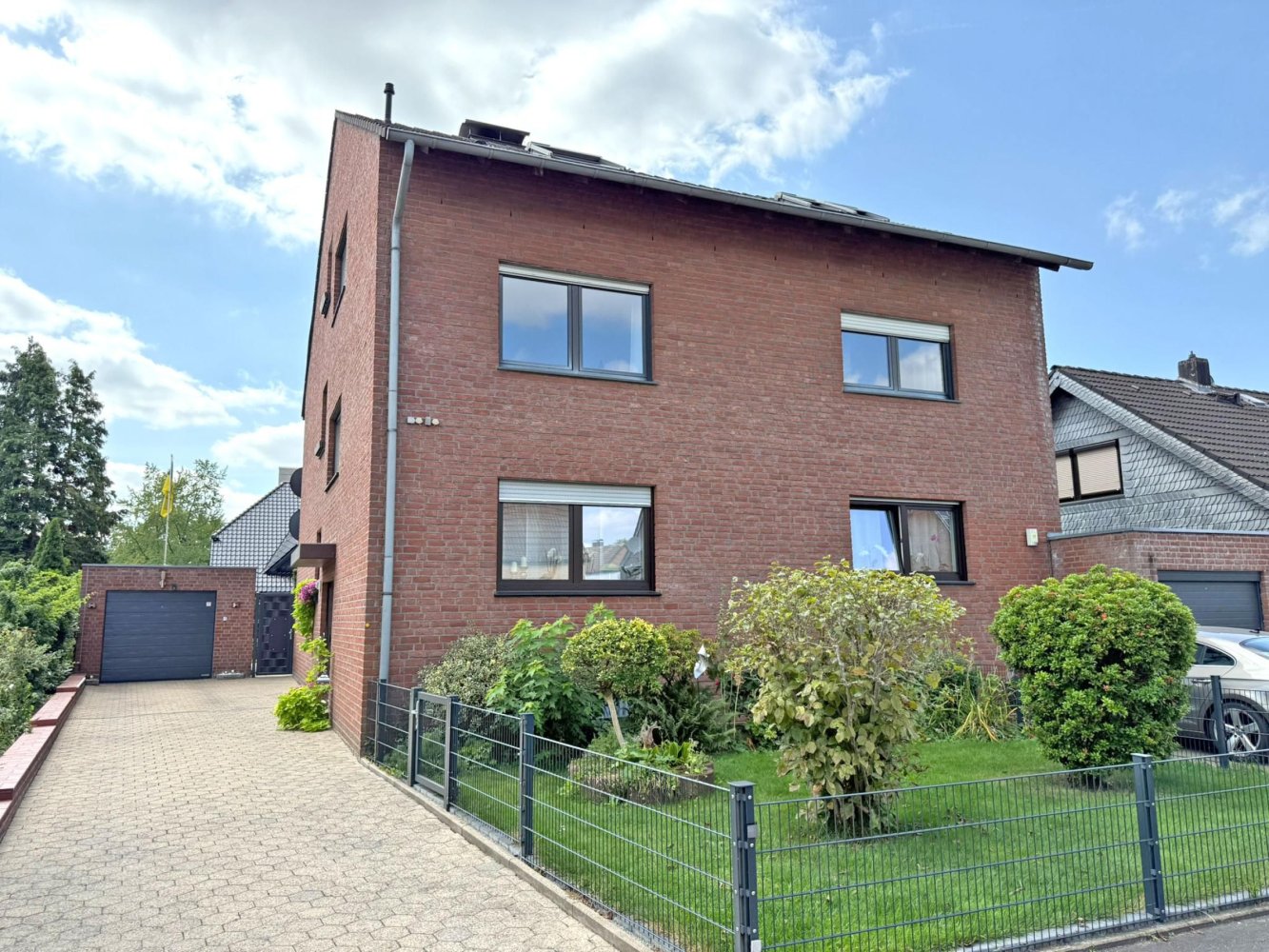 4 rooms Apartment in Dusseldorf, Germany No. 339011