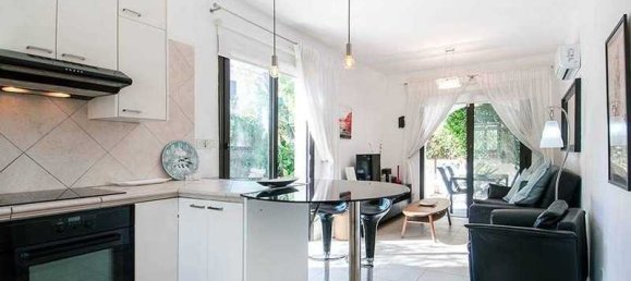 2 bedrooms Villa in Paphos, Cyprus No. 7004 7