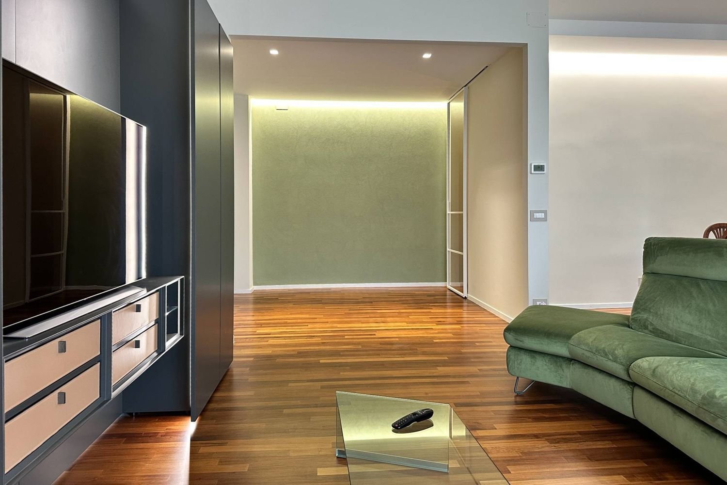 Apartamento de 4 dormitorios en Pesaro, Italy No. 326348