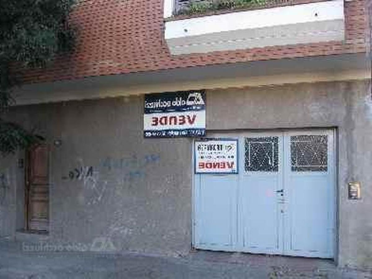  Commercial property in Lanus, Argentina No. 24796