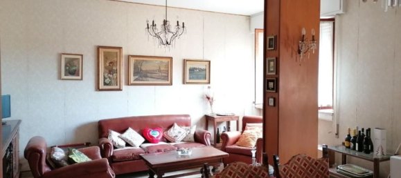 5 rooms Apartment in Carrara, Italy No. 27350 8