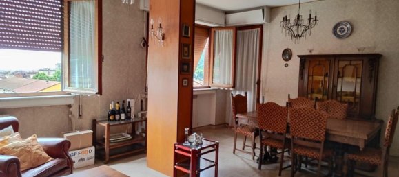 5 rooms Apartment in Carrara, Italy No. 27350 11