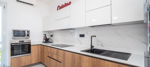 3 bedrooms Apartment in Turin, Italy No. 339622 8