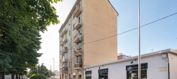 3 bedrooms Apartment in Turin, Italy No. 339622 25