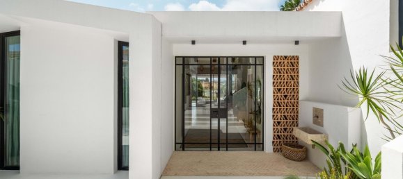 5 bedrooms Villa in Marbella, Spain No. 105792 15