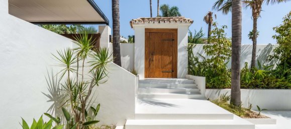 5 bedrooms Villa in Marbella, Spain No. 105792 12