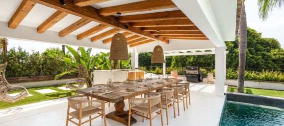 5 bedrooms Villa in Marbella, Spain No. 105792 3