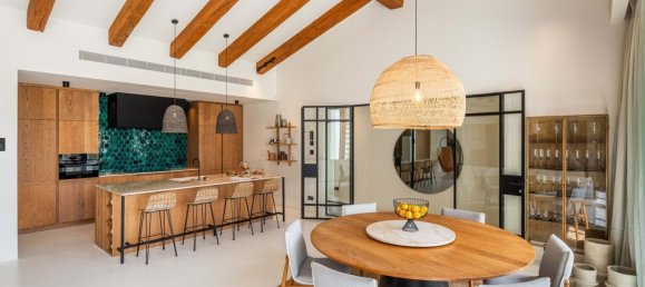 5 bedrooms Villa in Marbella, Spain No. 105792 18