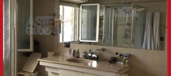 5 bedrooms Apartment in Rome, Italy No. 330864 25