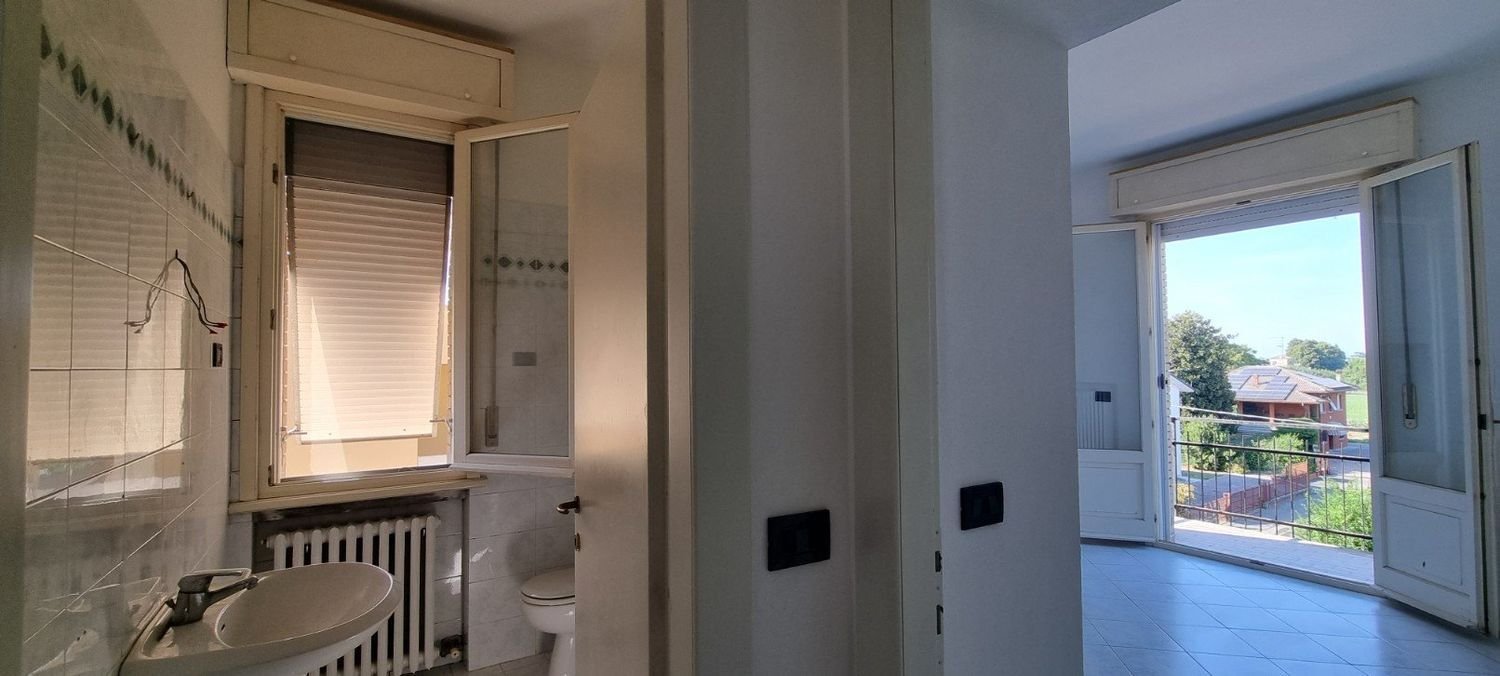 3 bedrooms Apartment in Parma, Italy No. 403402