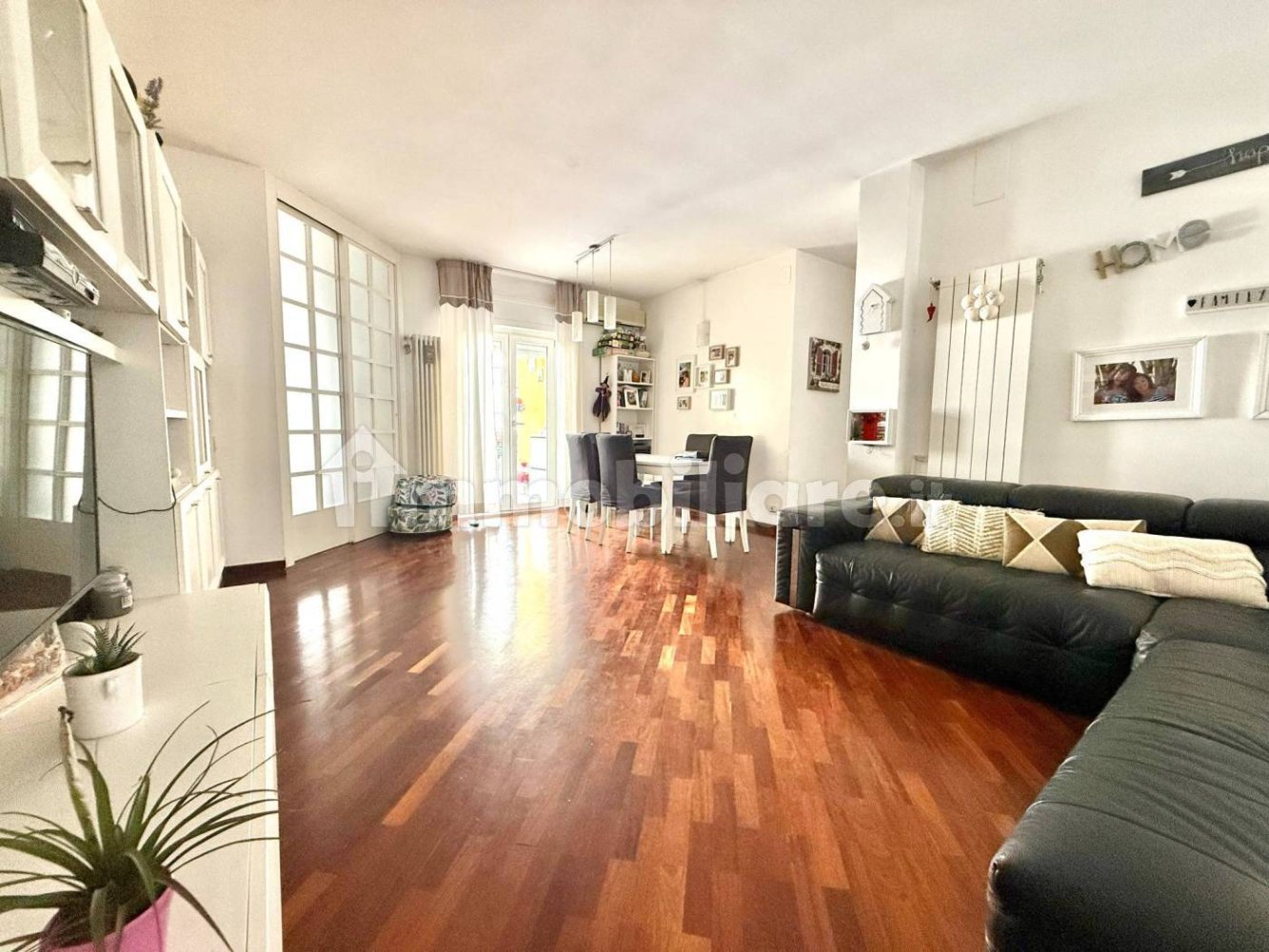 Apartamento de 2 dormitorios en Bari, Italy No. 374456