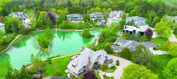 6 bedrooms House in Waterloo, Canada No. 818 6