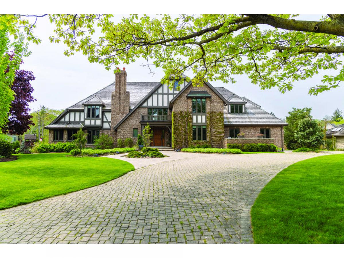 6 bedrooms House in Waterloo, Canada No. 818