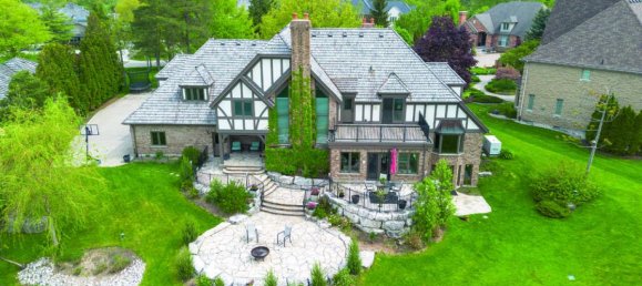 6 bedrooms House in Waterloo, Canada No. 818 9