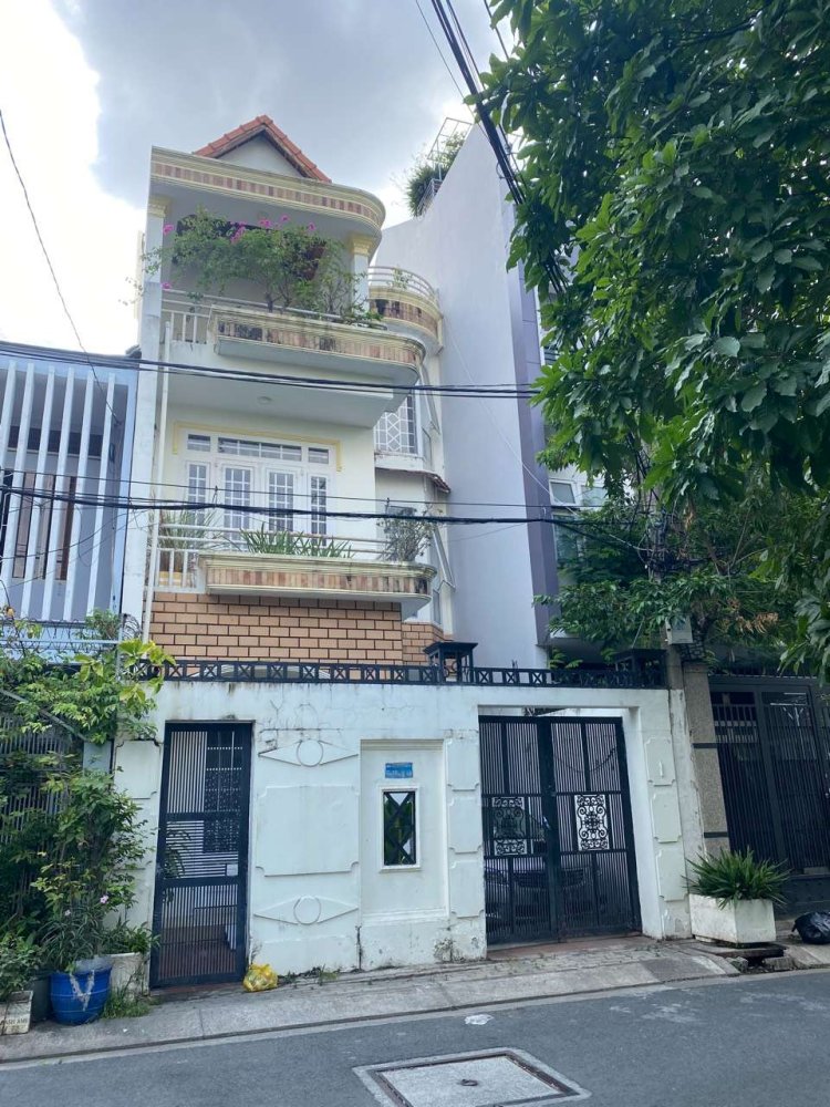 108m² Townhouse in District 7, Vietnam No. 9765