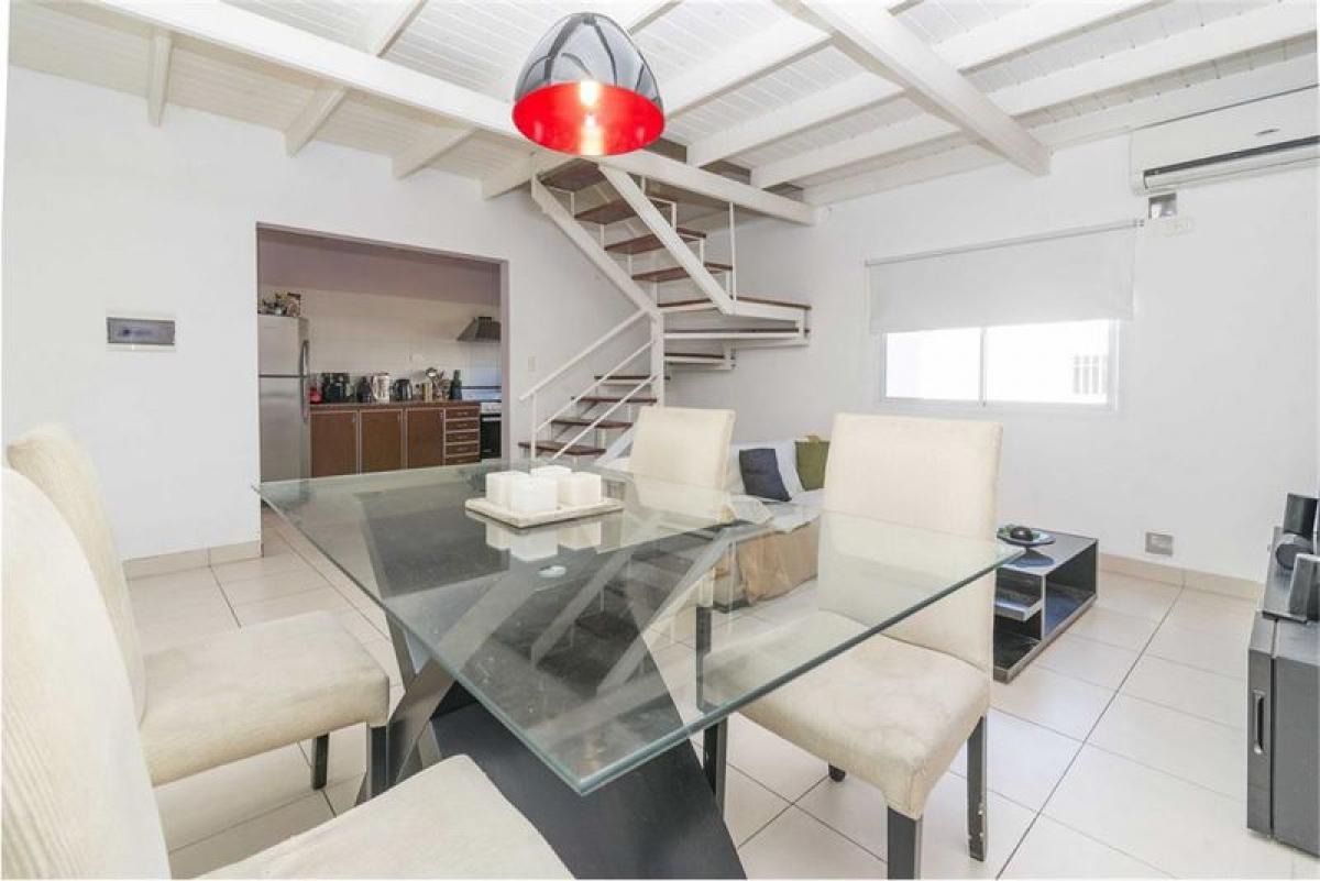 Casa de 2 dormitorios en Tres de Febrero, Argentina No. 53800