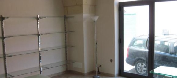 5غرفة عقار تجاري في San Vito dei Normanni, Italy رقم 252641 2